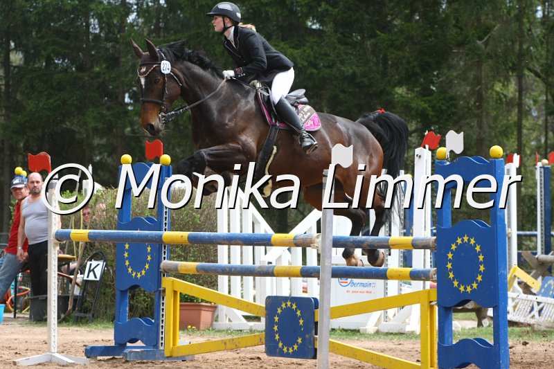 204M9982_Sissi T_Spring_L.JPG